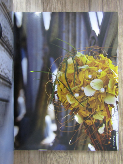 Image of flowers. Florist trendcatalogue 2009
