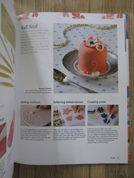Lindy Smith - The contemporary cake decorating Bible. Over 150 techniques and 80 stunning projects