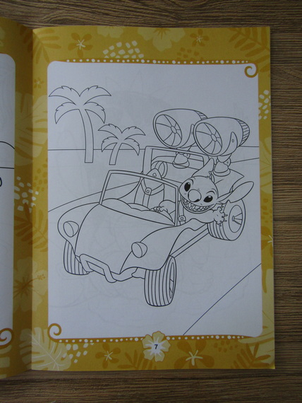 Disney Stich. Fun to colour, over 140 stickers (carte de colorat)