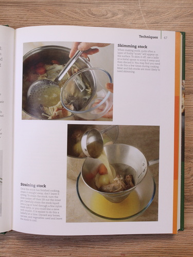 Heather Whinney - The slow cookbook. Pot roasts, casseroles hearty soups, chillies risottos, paellas curries, tagines