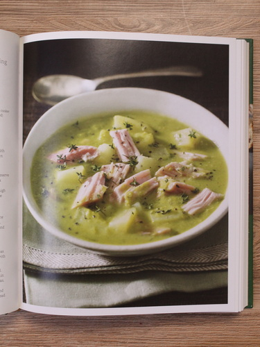 Heather Whinney - The slow cookbook. Pot roasts, casseroles hearty soups, chillies risottos, paellas curries, tagines
