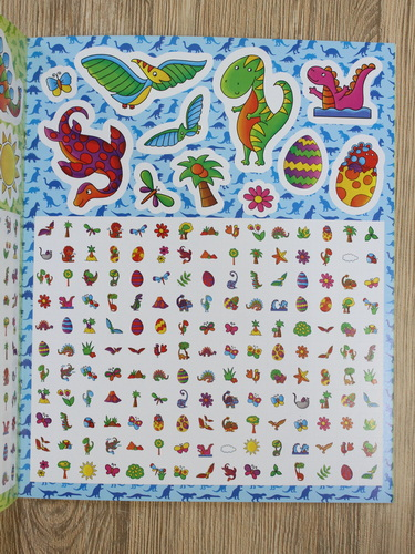 Dinozauri prietenosi. Coloreaza dupa numere