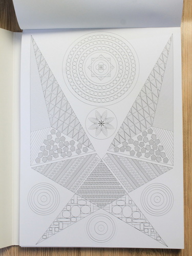 Daniele Margara - Fascinujuca geometria. Originalny blok s vymal'ovankami (carte de colorat)