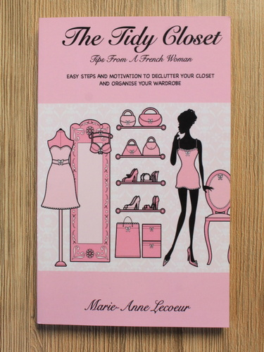 Anticariat: Marie Anne Lecoeur - The tidy closet. Tips from a french woman. Easy steps and motivation to declutter yor closet and organise your wardrobe