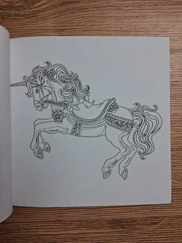 Petit livre a colorier et pensees a mediter. Licornes