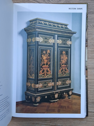 Decorative arts in the hermitage (album de arta)