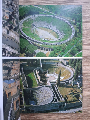 The gulf of Naples and its treasures. 360 color photos