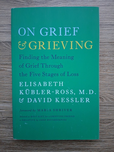 Elisabeth Kubler Ross - On grief and grieving. Finding the meaning of grief through the five stages of loss