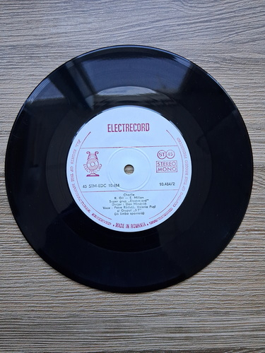 Orchestra Electrecord, Grupul vocal Cantabile - 4 succese ale muzicii usoare