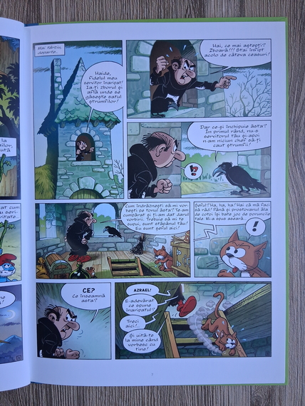 Strumfii si satul fetelor, volumul 3. Corbul