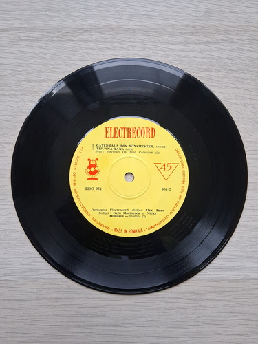 Orchestra Electrecord, Alexandru Imre, Dan Mindrila, Nelu Marinescu - Un barbat si o femeie. Puricele spaniol. Catedrala din Winchester. Tijuana-Taxi