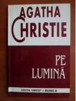 Agatha Christie - Pe lumina