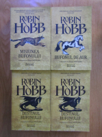 Robin Hobb - Trilogia Omul aramiu. Misiunea bufonului, Bufonul de aur, Destinul bufonului (4 volume)