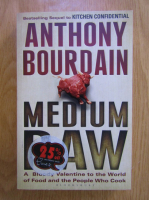 Anthony Bourdain - Medium raw. A bloody valentine to the world of food and the people who cook