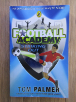 Anticariat: Tom Palmer - Football Academy. Striking out
