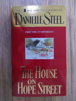 Anticariat: Danielle Steel - The house on Hope Street