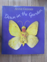 Anticariat: Anne Geddes - Down in the garden