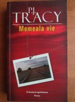 Anticariat: P. J. Tracy - Momeala vie