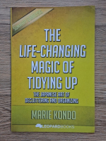 Marie Kondo - The life-changing magic of tidying up. The japanese art of decluttering and organizing