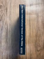 Anticariat: The Holy Bible. The new international version